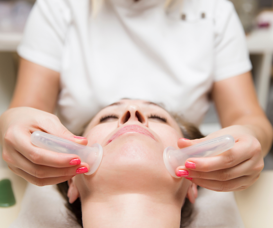 Masaż twarzy bańkami chińskimi